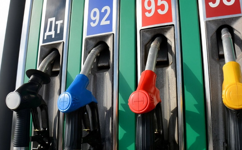 ФАС требует от АЗС снизить цены на нефтепродукты
